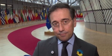 Albares asegura que hay “sintonía” entre sus colegas de la UE para levantar las sanciones a Delcy Rodríguez