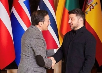 Albares traslada a Zelenski y Sybiha en Kyiv “el apoyo y la solidaridad” de España hacia Ucrania en el cuarto aniversario de la invasión