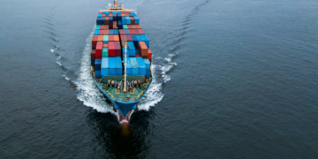 La UE exportó bienes a Estados Unidos por valor de 554.000 millones de euros e importó 354.400 millones en 2025