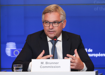 El comisario de Migración visita Montenegro y Albania para reforzar la cooperación en seguridad fronteriza