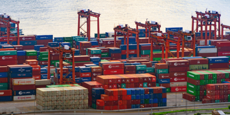 Superávit del comercio internacional de bienes de la zona del euro: 12.600 millones de euros