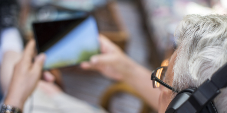 Navarra lidera un proyecto europeo de alfabetización mediática para personas mayores en áreas rurales