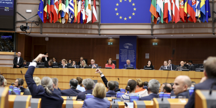 La Eurocámara da luz verde al inicio de negociaciones sobre el reglamento de retornos, a pesar de la oposición de la izquierda