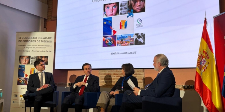 Albares reivindica una “voz iberoamericana” en el nuevo orden mundial y defiende el papel del periodismo frente a la desinformación