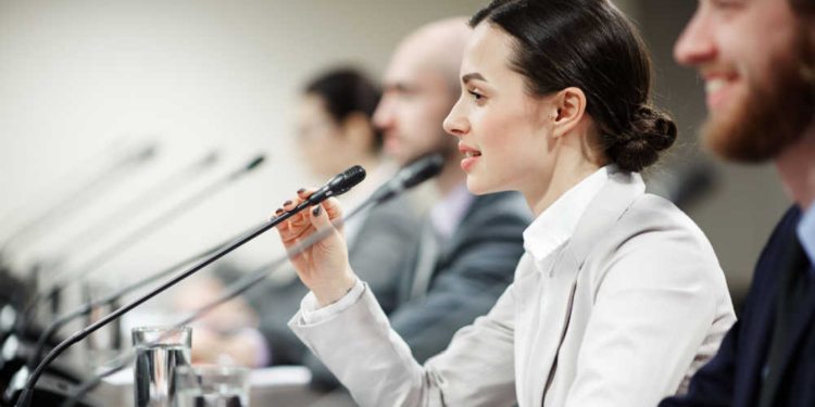 Un tercio de los parlamentarios de la UE son mujeres