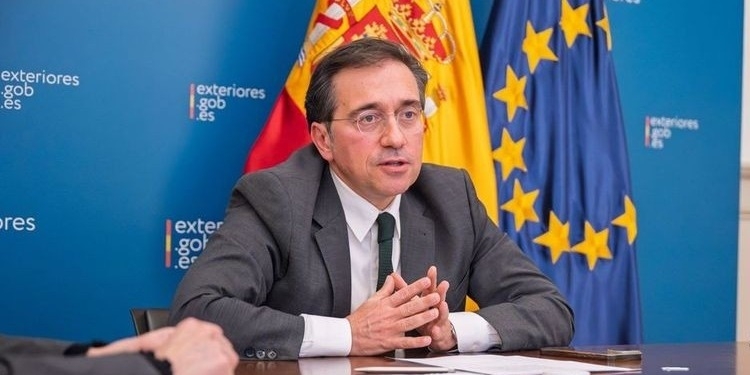 Albares pide a la UE que promueva “la desescalada” en Oriente Medio y proteja “la libertad” en Irán