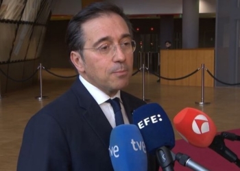 Albares rechaza la modificación de la misión europea Aspides en el Mar Rojo para poder enviar buques a Ormuz