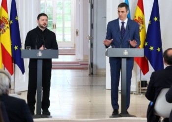 Sánchez anuncia a Zelenski una nueva ayuda militar de mil millones de euros en 2026, una buena parte a través del instrumento europeo SAFE