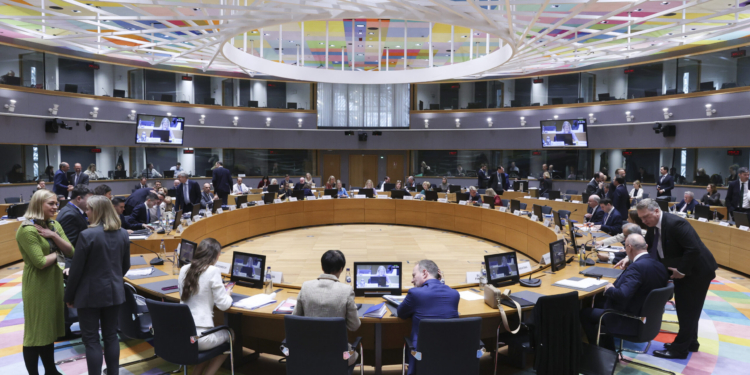 Los ministros de Asuntos Exteriores reclaman mayor preparación del bloque contra campañas híbridas