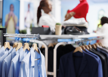 El volumen del comercio minorista baja un 0,1% en la zona del euro y sube un 0,1% en la UE