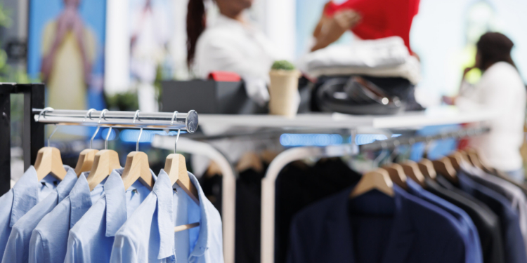 El volumen del comercio minorista baja un 0,1% en la zona del euro y sube un 0,1% en la UE