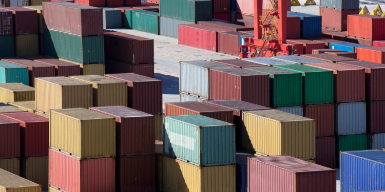 El superávit comercial de la UE en materia de bienes se reducirá a 128.000 millones de euros en 2025