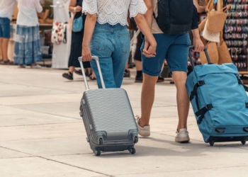 El Parlamento aprueba nuevas normas para proteger a los turistas