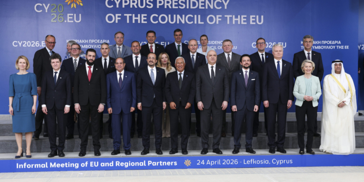 La UE reconoce que su seguridad está “intrínsecamente ligada” a la de Oriente Medio y plantea reforzar la cooperación en defensa