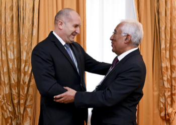 Von der Leyen y Costa felicitan a Radev tras su victoria en las elecciones búlgaras