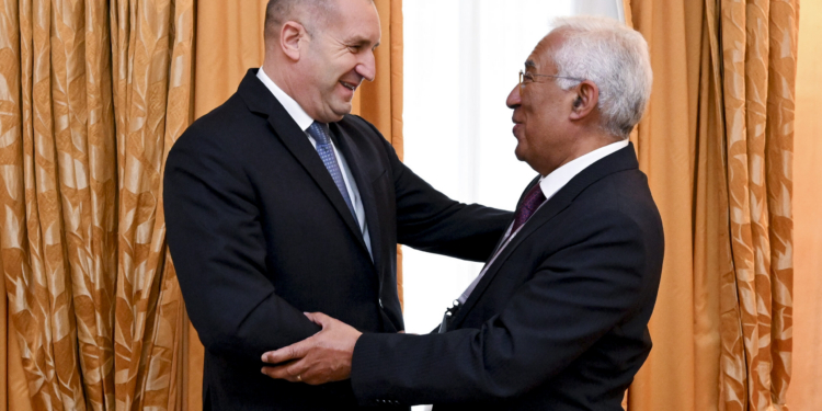 Von der Leyen y Costa felicitan a Radev tras su victoria en las elecciones búlgaras