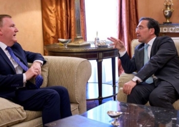 Albares advierte al comisario McGrath de que la UE debe ser “firme” en la defensa del derecho internacional