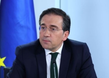 Albares celebra el alto el fuego en Oriente Medio y pide que se extienda al Líbano