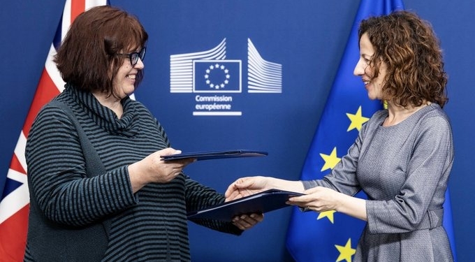 Bruselas y Londres finalizan el acuerdo para la incorporación del Reino Unido a Erasmus+ en 2027