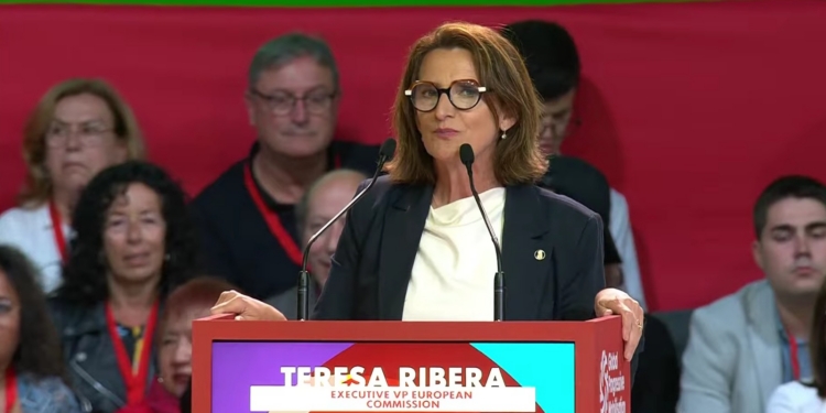 Teresa Ribera insta a reducir dependencias y situar a las personas en el centro de la transición energética