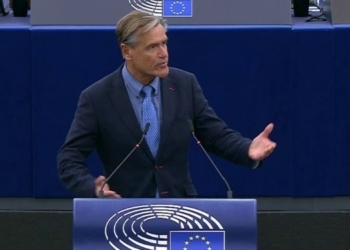 El PSOE pide a Bruselas que se pronuncie sobre la compatibilidad de la “prioridad nacional” con las normas de la UE
