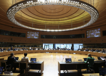 Los ministros de Exteriores alcanzan un acuerdo político para extender las sanciones a Irán e incluir a responsables de restricciones al tránsito marítimo en Ormuz