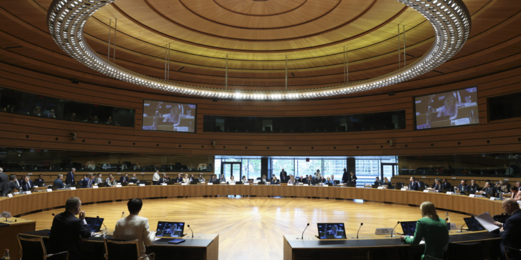 Los ministros de Exteriores alcanzan un acuerdo político para extender las sanciones a Irán e incluir a responsables de restricciones al tránsito marítimo en Ormuz