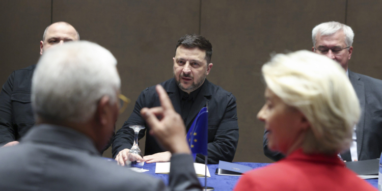 Zelenski pide acelerar la adhesión de Ucrania a la UE y urge a abrir en mayo el primer bloque de negociación