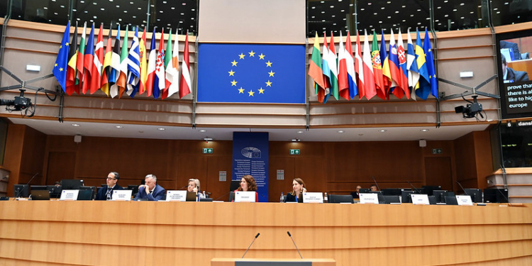 El Comité de las Regiones exige blindar Erasmus+ y AgoraEU en el próximo presupuesto de la UE