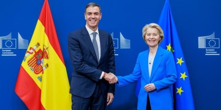 España pide a Von der Leyen que las sanciones de EEUU contra Albanese y la CPI no tengan efecto en la UE