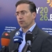 José Manuel Albares hablando en una conferencia de prensa sobre la guerra de Ucrania