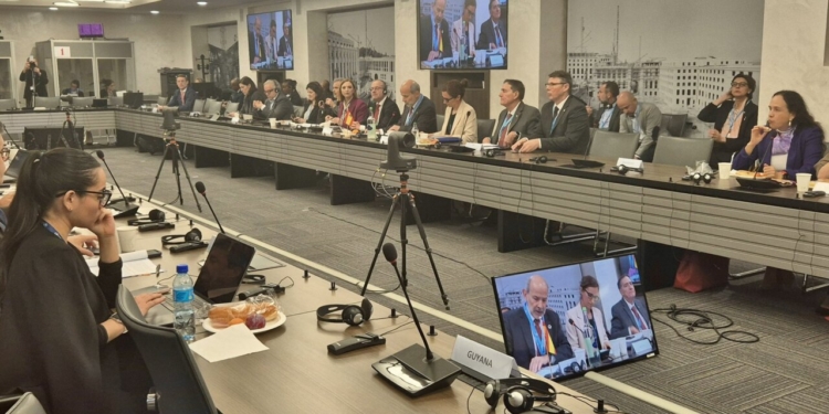 Reunión de la Asamblea Mundial de la Salud con representantes de varios países