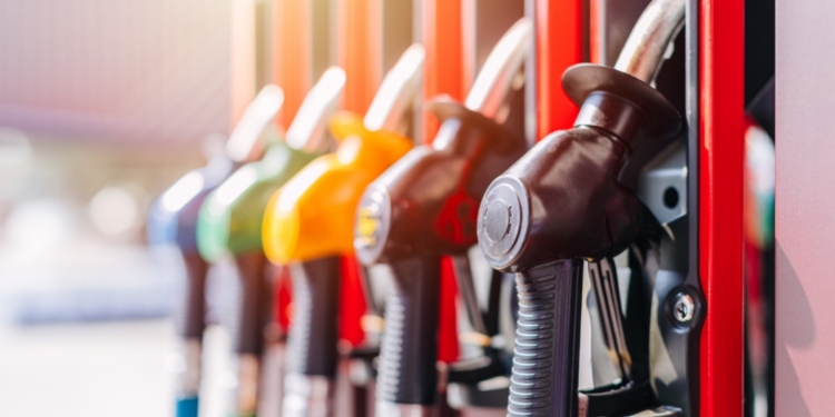 El fuerte aumento de los precios del combustible continuó en abril de 2026