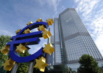 El BCE enfría la subida de tipos y reabre el debate sobre la represión financiera en Europa