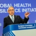 Un representante de la Comisión Europea presenta una iniciativa de salud global.