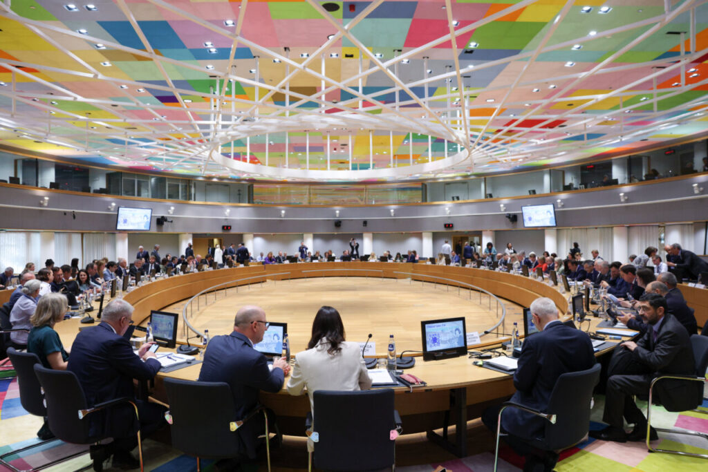 Reunión de ministros de Agricultura de la UE en Bruselas discutiendo sobre fertilizantes