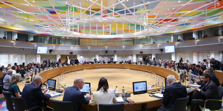 Reunión de ministros de Agricultura de la UE en Bruselas discutiendo sobre fertilizantes