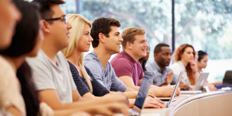La tasa de empleo de los recién graduados alcanzó el 83 % en 2025