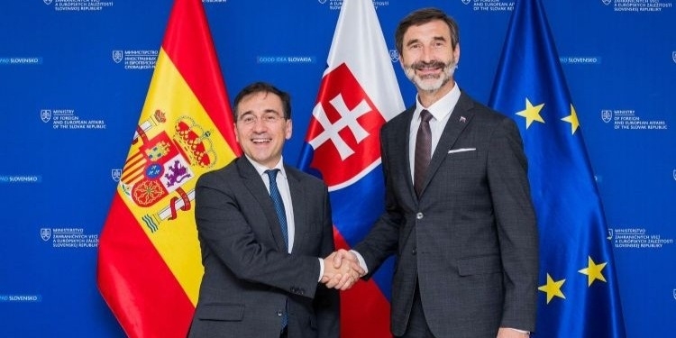 Ministros de Asuntos Exteriores de España y Eslovaquia en reunión