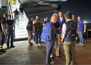 Equipo de rescate de la Unión Europea llegando a Venezuela tras terremotos