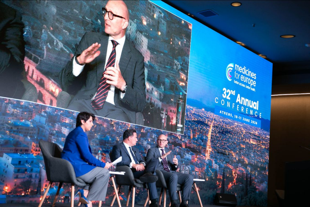Panel de discusión en la conferencia de medicamentos genéricos en Atenas