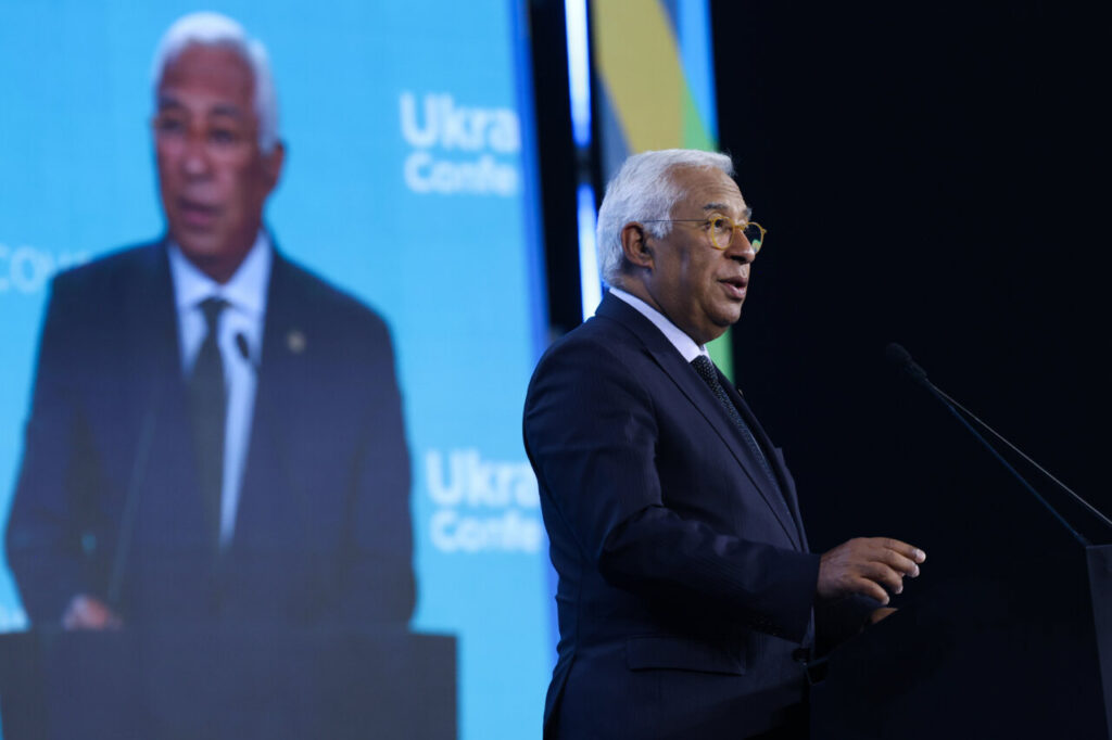 António Costa hablando sobre reformas en Ucrania durante una conferencia