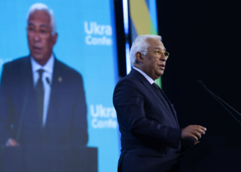 António Costa hablando sobre reformas en Ucrania durante una conferencia