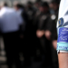Persona con brazalete de Frontex en un evento relacionado con la UE