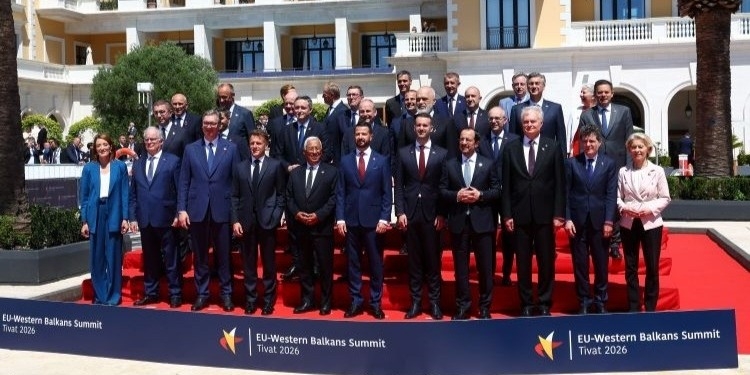 Grupo de líderes en la Cumbre UE-Balcanes Occidentales en Tivat