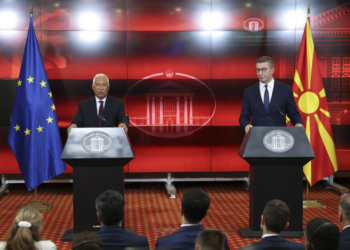 António Costa y Hristijan Mickoski en conferencia de prensa en Skopje