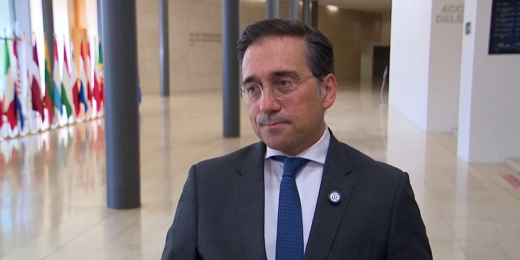 Ministro de Asuntos Exteriores de España durante una reunión en Luxemburgo