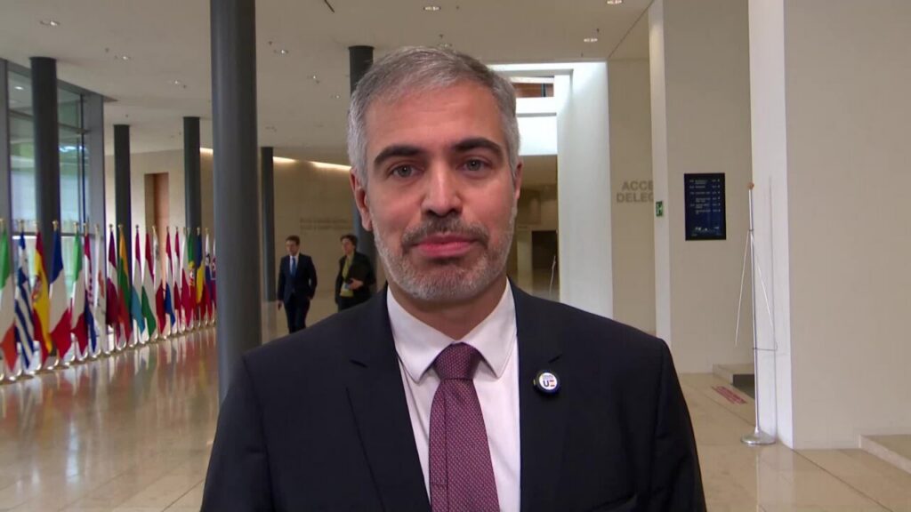 Fernando Sampedro hablando sobre recortes en el marco financiero de la UE