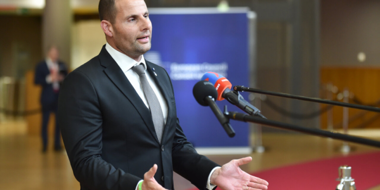 Robert Abela, primer ministro de Malta, durante una conferencia de prensa