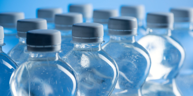 La Comisión aclara las normas sobre el reciclaje de botellas de plástico
